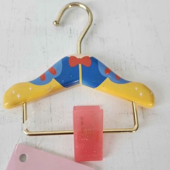 Disney Japan Aurora & Snow White Hanger Magnets NEW - Picture 3 of 7